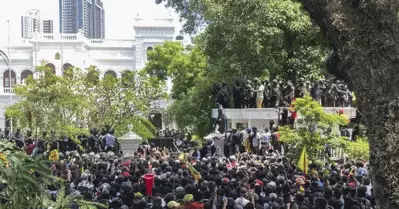 ശ്രീലങ്കയില്‍ പ്രക്ഷോഭകര്‍ക്കെതിരെയുള്ള നടപടി ശക്തമാക്കി സൈന്യം; അറസ്റ്റിന് നിര്‍ദേശം നല്‍കി പ്രധാനമന്ത്രി; പിന്നോട്ടില്ലെന്ന് പ്രതിഷേധക്കാര്‍