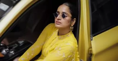 ഞാൻ പറഞ്ഞ സ്ഥലത്ത് നിങ്ങൾക്ക് നിർത്താൻ പറ്റില്ലെങ്കിൽ ഈ സാധനമെന്തിനാ എന്നും ചോദിച്ച് ഞാൻ ബെല്ലടിക്കുന്ന കയർ മുറിച്ച് കളഞ്ഞു: അനുഭവങ്ങൾ പങ്കുവെച്ച് സുരഭി ലക്ഷ്മി