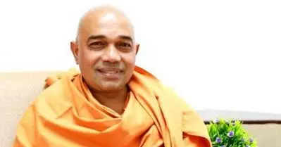 സ്വാമി ഗുരുപ്രസാദിനെതിരെയുള്ള പീഡനപരാതി; പൊലീസ് മൊഴി തിരുത്തി, പ്രതിയെ രക്ഷിക്കുന്ന നിലപാട്; ഗുരുതര ആരോപണവുമായി യുവതി