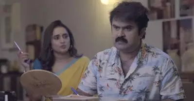 കിടപ്പാടം നഷ്ടപ്പെട്ട എത്ര പ്രൊഡ്യൂസര്‍മാരുണ്ട്, ഇങ്ങക്ക് കിടപ്പാടം കിട്ടില്ലേ? അനൂപ് മേനോനോട് സുരഭി ലക്ഷ്മി