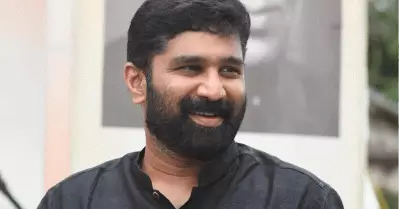 സാംസ്‌കാരിക നായകര്‍ എന്ന കാറ്റഗറിയില്‍പ്പെട്ടവരുടെ ശബ്ദമുയരാതെ സാംസ്‌കാരിക മന്ത്രിയെ പുറത്താക്കി; അവാര്‍ഡും അക്കാദമി അംഗത്വവുമായി പരാദജീവികള്‍ ഹാപ്പിയായി ഇരിക്കട്ടെ: വി.ടി. ബല്‍റാം