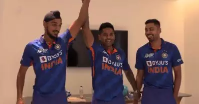 എന്നെ പൂട്ടാനുള്ള പൂട്ടൊന്നും നിന്റെ കൈയിലില്ല മോനെ; വെറൈറ്റി മത്സരത്തില്‍ ആവേശിനെ പൂട്ടിക്കെട്ടി അര്‍ഷ്ദീപ്; വീഡിയോ