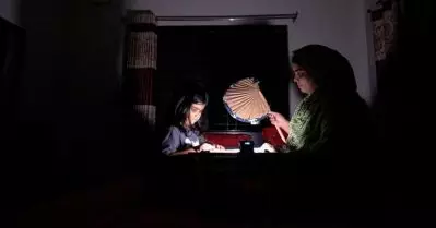 ബംഗ്ലാദേശില്‍ വൈദ്യുതി പ്രതിസന്ധി; ഓഫീസ് സമയവും സ്‌കൂള്‍ സമയവും വെട്ടിക്കുറച്ച് സര്‍ക്കാര്‍