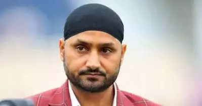 മൃഗങ്ങളെ പോലെയുള്ള പെരുമാറ്റം നിര്‍ത്തു, ഇന്ത്യന്‍ ടീമിനോടുള്ള എന്റെ ലൊയാല്‍റ്റി ചോദ്യം ചെയ്യാന്‍ നിങ്ങള്‍ ആരുമല്ല; ആരാധകര്‍ക്കെതിരെ ആഞ്ഞടിച്ച് ഹര്‍ഭജന്‍ സിങ്