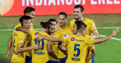 ഫിഫയുടെ വിലക്ക്; മുട്ടന്‍ പണി കിട്ടി ഇന്ത്യന്‍ സൂപ്പര്‍ ലീഗ്; ബ്ലാസ്‌റ്റേഴ്‌സിനും പണികിട്ടും