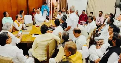മോദി സര്‍ക്കാറിന്റെ നിഷേധാത്മക നയങ്ങള്‍ക്ക് താക്കീത്, പാര്‍ലമെന്റില്‍ പ്രതിഷേധം തുടരാന്‍ കോണ്‍ഗ്രസ്; രാജ്യസഭാ, ലോക്സഭാ എം.പിമാരുടെ യോഗം ചേര്‍ന്നു