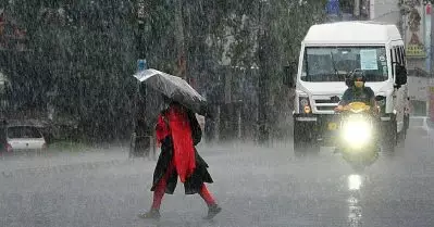 മഴ മുന്നറിയിപ്പ് തുടരും; ആലപ്പുഴയിലെ പ്രളയസാധ്യതാ മേഖലയില്‍ നിന്ന് ആളുകളെ ഒഴിപ്പിച്ചു; മുല്ലപ്പെരിയാര്‍ ഡാമിലെ ജലനിരപ്പ് 136 അടി പിന്നിട്ടു