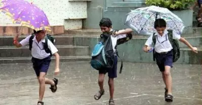 മഴ കനത്ത് തന്നെ; ഒമ്പത് ജില്ലകളിലെ വിദ്യാഭ്യാസ സ്ഥാപനങ്ങള്‍ക്ക് നാളെ അവധി