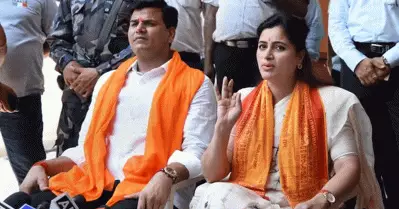ഷിന്‍ഡെ സര്‍ക്കാര്‍ അധികാരമേറ്റ ശേഷം രവി റാണയും നവ്‌നീത് റാണയും കോടതിയുടെ പരിസരത്തേക്ക് വന്നിട്ടില്ലെന്ന് മുംബൈ പൊലീസ്; വിമര്‍ശിച്ച് കോടതി