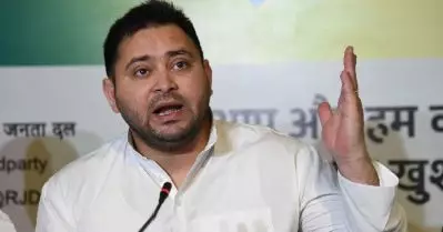 അദ്വാനിജിയുടെ രഥം തടഞ്ഞുനിര്‍ത്തിയയാളാണ് ലാലുജി; ലാലുജിക്കും നിതീഷ് കുമാറിനും നന്ദി: തേജസ്വി യാദവ്
