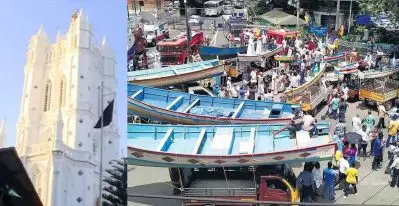 പള്ളികളില്‍ കരിങ്കൊടി ഉയര്‍ത്തി; തീരദേശ പ്രശ്ന പരിഹാരം ആവശ്യപ്പെട്ട് ലത്തീന്‍ അതിരൂപതയുടെ നേതൃത്വത്തില്‍ മത്സ്യത്തൊഴിലാളികള്‍ കരിദിനം ആചരിക്കുന്നു