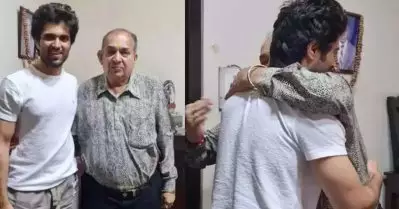 തന്നെ വിമര്‍ശിച്ച തിയേറ്റര്‍ ഉടമയെ നേരില്‍ കണ്ട് വിജയ് ദേവരകൊണ്ട; വിജയ് എളിമയുള്ള മനുഷ്യനെന്ന് മനോജ് ദേശായി
