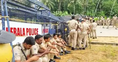 വിഴിഞ്ഞത്ത് പൊലീസ് സമരക്കാരെ തടയാന്‍ തയ്യാറാകുന്നില്ല; കേന്ദ്ര സേനയെ വിന്യസിക്കണം: അദാനി ഹൈക്കോടതിയില്‍
