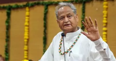ഗെലോട്ടിന്റെ വിശ്വസ്തര്‍ക്കെതിരെ നടപടിയെടുക്കണം; സോണിയ ഗാന്ധിക്ക് റിപ്പോര്‍ട്ട് സമര്‍പ്പിച്ച് കോണ്‍ഗ്രസ് നിരീക്ഷകര്‍