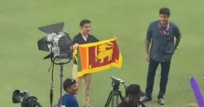 പാകിസ്ഥാനെ തോല്‍പിച്ച് ലങ്ക; ശ്രീലങ്കന്‍ ദേശീയ പതാകയുമായി ഗ്രൗണ്ടിലിറങ്ങി ഗംഭീര്‍