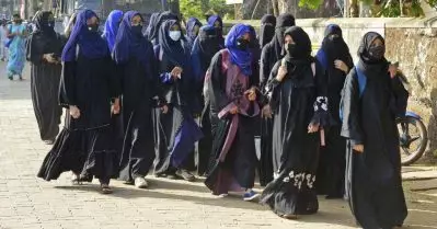 പരീക്ഷകളില്‍ ഹിജാബ് ധരിച്ചെത്താന്‍ അനുമതി വേണമെന്ന ഹരജി പരിഗണിക്കുമെന്ന് സുപ്രീം കോടതി