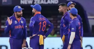 ബുംറക്ക് പകരക്കാരനാവാന്‍ അവന് എന്ത് യോഗ്യതയാണുള്ളത്? അവന്‍ വെറും ചെണ്ട; ഇന്ത്യന്‍ സ്റ്റാര്‍ പേസര്‍ക്കെതിരെ ആഞ്ഞടിച്ച് മുന്‍ സൂപ്പര്‍ താരം