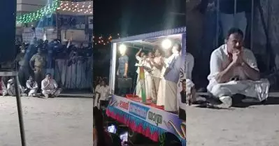 നടക്കാത്തവര്‍ വേദിയില്‍, യാത്ര കഴിയുന്നതുവരെ സ്റ്റേജില്‍ കയറില്ല; നിലത്തിരുന്ന് പ്രതിഷേധിച്ചിച്ച് കെ. മുരളീധരന്‍