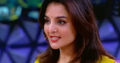 തെരഞ്ഞെടുപ്പില്‍ മത്സരിക്കാന്‍ ആവശ്യപ്പെട്ട് സമീപിച്ചവരുണ്ട്; ജനപ്രതിനിധികളും ഞാനുമിരിക്കുന്ന ചടങ്ങുകളില്‍ ചിലര്‍ നിവേദനങ്ങള്‍ എനിക്ക് തരാറുണ്ട്: മഞ്ജു വാര്യര്‍