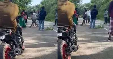 വടികൊണ്ട് അടിച്ചോടിച്ചു; തിരുവനന്തപുരത്ത് സ്ഥലം കാണാനെത്തിയ പെണ്‍കുട്ടികള്‍ക്ക് നേരെ സദാചാര ആക്രമണം