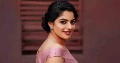 ദേ നിക്കുന്നു എന്റെ ഭര്‍ത്താവും അവന്റെ ബോയ്ഫ്രണ്ടും; ആസിഫിന്റെ പോസ്റ്റിന് നിഖിലയുടെ കിടിലന്‍ കമന്റ്