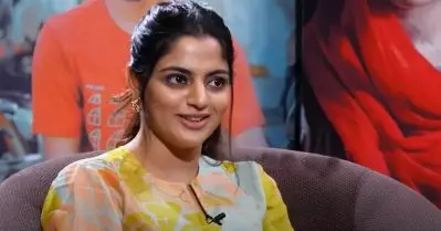 മടിയുടെ ഒരു ക്ഷീണം മൊത്തത്തില്‍ എനിക്കുണ്ട്: കുറച്ച് ആക്ടീവായി ആള്‍ക്കാര്‍ക്ക് തോന്നിക്കോട്ടെ എന്നുകരുതി മേക്കപ്പിടുന്നതാണ്: തഗ്ഗ് മറുപടികളുമായി നിഖില വിമല്‍