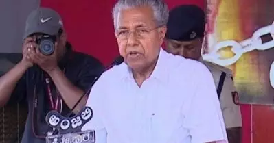 ഹിജാബ് നിരോധനം വര്‍ഗീയ ഭിന്നിപ്പ് വര്‍ധിപ്പിക്കാന്‍; മുസ്‌ലിങ്ങളെപ്പറ്റി ഭീതി പരത്തുന്നു; കര്‍ണാടകയില്‍ ആര്‍.എസ്.എസിനെ കടന്നാക്രമിച്ച് പിണറായി വിജയന്‍