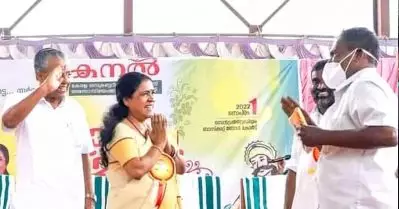 എന്താവശ്യത്തിനും സെക്രട്ടറിയേറ്റിന് മുന്നിലുണ്ടാകുന്ന കരീമിന് ആദരം; സല്യൂട്ട് നല്‍കി മുഖ്യമന്ത്രി