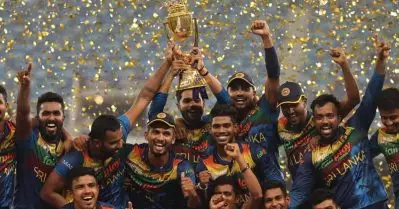 തുടര്‍ച്ചയായി ജയിച്ചും റെക്കോഡിടാം തോറ്റും റെക്കോഡിടാം, പക്ഷേ ഇങ്ങനെ റെക്കോഡിടാന്‍ ഒരു റേഞ്ച് വേണം; ചരിത്രമെഴുതി ലങ്ക