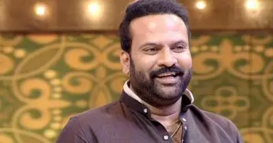 വഴിയില്‍ പട്ടികള്‍ കുരക്കും, കടിക്കാന്‍ വരും, പ്രതികരിക്കാതെ ഒരു ബിസ്‌കറ്റ് ഇട്ടുകൊടുത്താല്‍ നാളെ അവര് വാലാട്ടും; സോഷ്യല്‍ മീഡിയയിലെ ഹേറ്റേഴ്‌സിനെ കുറിച്ച് ടിനി ടോം
