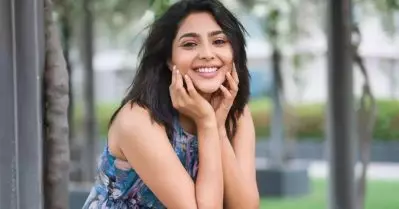 ഫിസിക്കല്‍ കോണ്‍ടാക്ട് വരുന്ന സീനുകളില്‍ ഞാന്‍ കംഫര്‍ട്ടബിളാണെന്ന് അദ്ദേഹം ഉറപ്പുവരുത്തും; ഒരു രക്ഷയുമില്ലാത്ത കോ ആക്ടറാണ് ഷൈന്‍: ഐശ്വര്യ ലക്ഷ്മി
