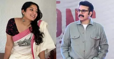 ഞാന്‍ മമ്മൂക്കയെ ഫുള്‍ വായ്‌നോട്ടമായിരുന്നു, കാലിന്റെ വരെ ഫോട്ടോ എടുത്തുവെച്ചിട്ടുണ്ട്: അനുമോള്‍