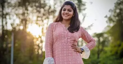 നാഷണല്‍ അവാര്‍ഡ് കിട്ടിയതിന്റെ പിറ്റേദിവസം ഇന്റര്‍വ്യൂവില്‍ പുള്ളി ചോദിച്ച ചോദ്യമിതാണ്; ഇതൊക്കെ എങ്ങനെ സാധിക്കുന്നുവെന്ന് തോന്നി: അപര്‍ണ