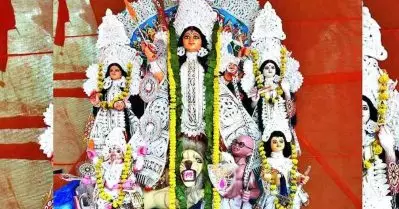 മഹിഷാസുരന് പകരം ‘ഗാന്ധി’യുടെ രൂപം; ദുര്‍ഗാ പൂജക്ക് ഹിന്ദു മഹാസഭ സ്ഥാപിച്ച പ്രതിമ വിവാദത്തില്‍