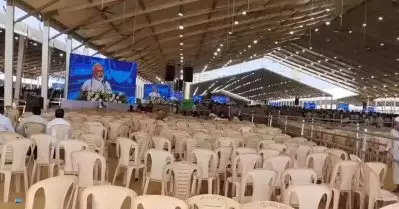 ‘ഗുജറാത്തൊരു മാറ്റം ആഗ്രഹിക്കുന്നു’; മോദി പ്രസംഗം ആരംഭിച്ചതോടെ സദസ് വിട്ട് ജനം, ആളൊഴിഞ്ഞ കസേരകള്‍; വീഡിയോ