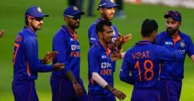 നിങ്ങളവൻ പന്തെറിയുന്നത് ശ്രദ്ധിച്ചിട്ടുണ്ടോ? സ്പിന്നിങ് എന്നൊക്കെ പറഞ്ഞാൽ ഇതാണ്, എജ്ജാതി ലെങ്ത് ബൗളിങ്ങാണിഷ്ടാ!