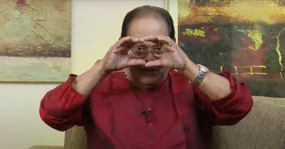 ഡയറക്ടര്‍ മേക്കപ്പിട്ട് ഫോട്ടോ എടുക്കാന്‍ ചെന്നു, ആരാധകന്‍ കൈ ക്യാമറ പോലെ പിടിച്ച് ചിരിക്കാന്‍ പറഞ്ഞു, ഇവനെ ഓടിക്കെടാ…സാര്‍ അലറി; സെറ്റില്‍ വെച്ചുണ്ടായ തമാശക്കഥയുമായി ഇന്നസെന്റ്