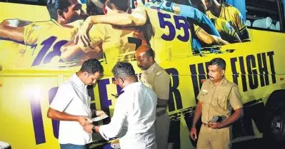 കാരണങ്ങള്‍ പലത്; കേരളാ ബ്ലാസ്‌റ്റേഴ്‌സ് ബസിന്റെ ഫിറ്റ്‌നെസ് സസ്‌പെന്റ് ചെയ്തൂ ഗായ്‌സ്…