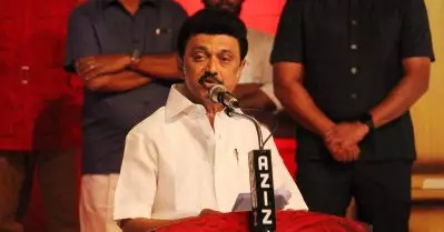 പാര്‍ട്ടി വേറെയാണെങ്കിലും ഞങ്ങളുടെ കൊടി പകുതി ചുവപ്പാണ്; ഫെഡറലിസം സംരക്ഷിക്കാന്‍ ഒരുമിച്ച് നില്‍ക്കണം: സ്റ്റാലിന്‍