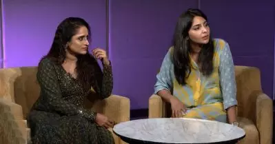 റെഡ് ഓക്‌സൈഡ് എടുത്ത് മന്ത്രം ചൊല്ലി ക്യാമറയിലേക്ക് ഒറ്റ ഏറാണ്, ലെന്‍സിന്റെയൊക്കെ വിലയറിയുമോയെന്ന് ഐശ്വര്യ; അത് പ്രൊഡ്യൂസര്‍ നോക്കിയാല്‍ മതിയെന്ന് സുരഭി
