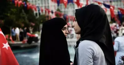 ഹിജാബ് ധരിക്കാനുള്ള അവകാശത്തിനായി തുര്‍ക്കിയില്‍ അഭിപ്രായ വോട്ടിങ് നടത്താന്‍ എര്‍ദോഗന്‍; ലക്ഷ്യം ഭൂരിപക്ഷ വോട്ട് ബാങ്ക്