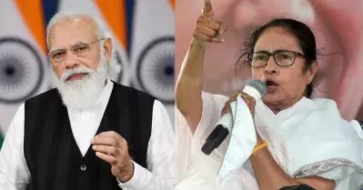 ‘ഇനി ഞാന്‍ നിങ്ങളുടെ കാലില്‍ വീണ് യാചിക്കണോ? പറ്റില്ലെങ്കില്‍ പണി നിര്‍ത്തി പോണം’; മോദിയോട് മമത