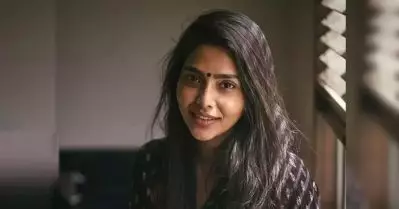 സെറ്റില്‍ അത്യാവശ്യം വന്നാല്‍ മരുന്ന് കുറിച്ച് കൊടുക്കാറുണ്ട്, പക്ഷെ പരമാവധി ചെയ്യാതിരിക്കാന്‍ നോക്കും: ഐശ്വര്യ ലക്ഷ്മി