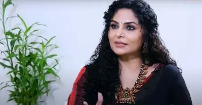 പാഷന് പിന്നാലെ പോകുന്നതിന് മുമ്പ് പെണ്‍കുട്ടികള്‍ സ്വന്തമായി ഒരു ജോലി നേടണം: ആശ ശരത്