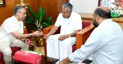 പാലക്കാട് വിടവിനെ ലോക പ്രശസ്തമാക്കാന്‍ അത്താച്ചി; മുഖ്യമന്ത്രിക്കു മുന്നില്‍ പദ്ധതി അവതരിപ്പിച്ചു