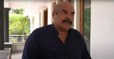 സി.ബി.ഐയിലെ ഫൈറ്റിനിടക്ക് ശരിക്കും ചവിട്ടുകൊണ്ടു, കാര്യം പറഞ്ഞപ്പോള്‍ അണ്ണാ സോറി എന്ന് പറഞ്ഞു, വീണ്ടും ആവര്‍ത്തിച്ചപ്പോള്‍ ഞാനും ഒരെണ്ണം കൊടുത്തു: ജോണി കുണ്ടറ