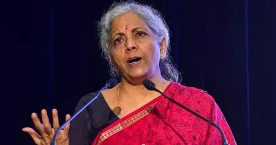 ഇത്തരം വില കുറഞ്ഞ തമാശകള്‍ക്ക് ഞങ്ങളെ കിട്ടില്ല; നിര്‍മല സീതാരാമനെതിരെ ബഹിഷ്‌കരണ നടപടിയുമായി ട്രേഡ് യൂണിയനുകള്‍