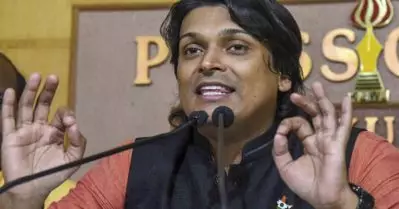 മുസ്‌ലിങ്ങളും കമ്മ്യൂണിസ്റ്റുകളും ശത്രുക്കളാണെന്ന് പറഞ്ഞ ഗോള്‍വാള്‍ക്കര്‍ പിന്നീട് നന്നായി; ഹിന്ദു മുസ്‌ലിം ഐക്യമാണ് വേണ്ടതെന്ന് പറഞ്ഞു: രാഹുല്‍ ഈശ്വര്‍