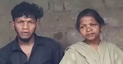 ആദിവാസി യുവാവിനെതിരെയുള്ള കള്ളക്കേസ്; നിരാഹാരം കിടക്കുന്ന മാതാപിതാക്കള്‍ക്ക് വനം വകുപ്പ് ഉദ്യോഗസ്ഥന്റെ കൈമടക്ക്, കേസ് പിന്‍വലിക്കണമെന്ന് ആവശ്യം