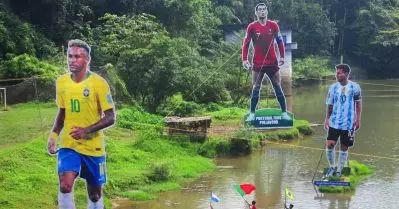 പുള്ളാവൂര്‍ കട്ടൗട്ട് വിഷയത്തില്‍ ഇടപെട്ട് കളക്ടര്‍; പരാതിയില്‍ നടപടിയെടുക്കാന്‍ നിര്‍ദേശിച്ച് നഗരസഭയ്ക്ക് കത്ത്